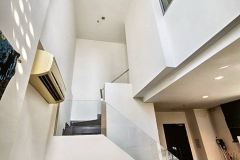 Dúplex de 2 dormitorios en Bangkok, Tailandia № 114160 - foto 2