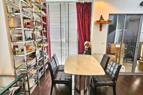 Dúplex de 2 dormitorios en Bangkok, Tailandia № 114160 - foto 3