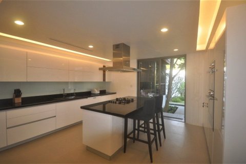 Chalet de 6 dormitorios en Kathu, Tailandia № 134016 - foto 13