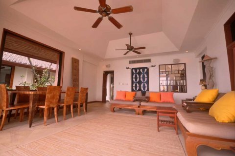 Chalet de 4 dormitorios en Kata, Tailandia № 134012 - foto 20