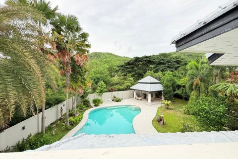 Chalet de 5 dormitorios en Hua Hin, Tailandia № 150202 - foto 29