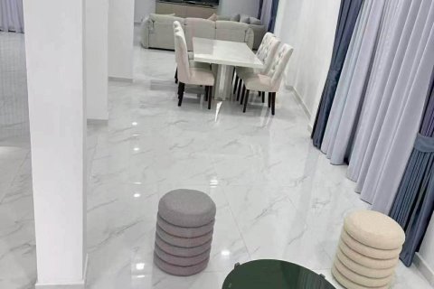 Casa de 4 dormitorios en Pattaya, Tailandia № 183061 - foto 16