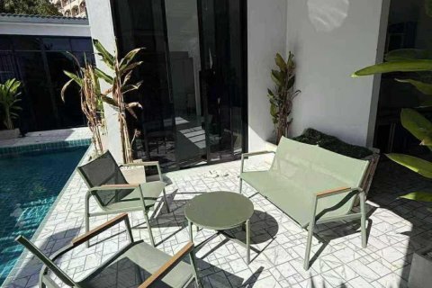 Casa de 4 dormitorios en Pattaya, Tailandia № 183061 - foto 8