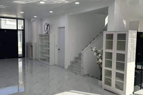 Casa de 4 dormitorios en Pattaya, Tailandia № 183061 - foto 10