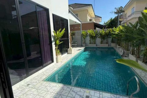 Casa de 4 dormitorios en Pattaya, Tailandia № 183061 - foto 6