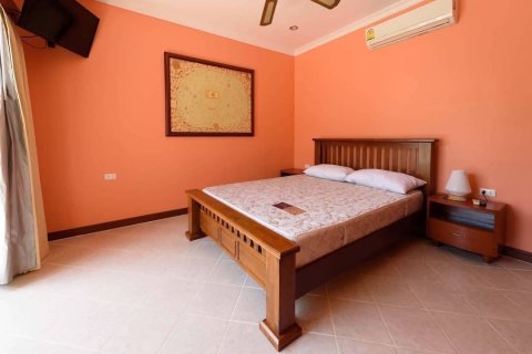 Casa de 2 dormitorios en Pattaya, Tailandia № 157472 - foto 2