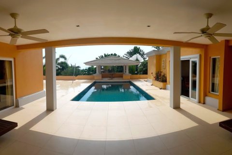 Casa de 4 dormitorios en Pattaya, Tailandia № 157470 - foto 8