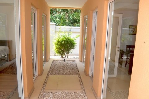 Casa de 4 dormitorios en Pattaya, Tailandia № 157470 - foto 11