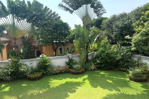 Casa de 4 dormitorios en Pattaya, Tailandia № 157470 - foto 13