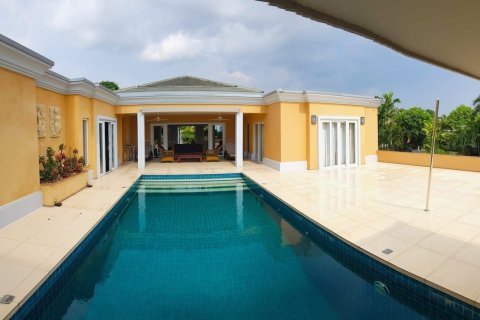 Casa de 4 dormitorios en Pattaya, Tailandia № 157470 - foto 7