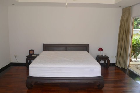 Casa de 4 dormitorios en Pattaya, Tailandia № 157470 - foto 5