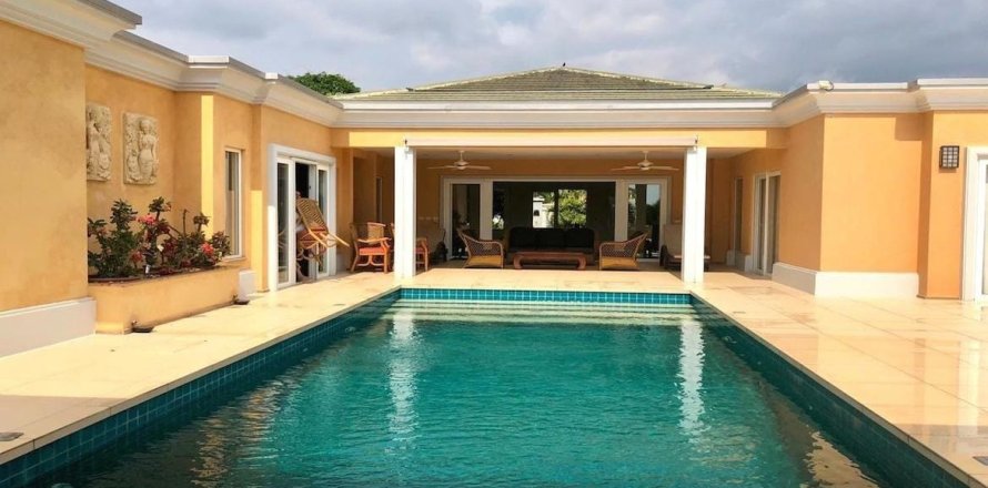 Casa de 4 dormitorios en Pattaya, Tailandia № 157470