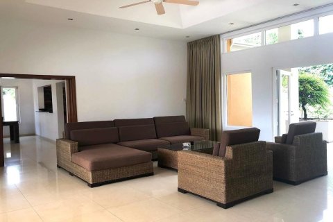 Casa de 4 dormitorios en Pattaya, Tailandia № 157470 - foto 4