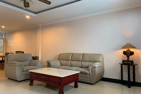 Casa de 2 dormitorios en Pattaya, Tailandia № 157471 - foto 17