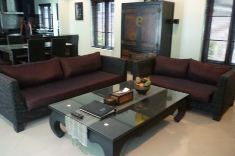 Casa de 3 dormitorios en Pattaya, Tailandia № 157473 - foto 2