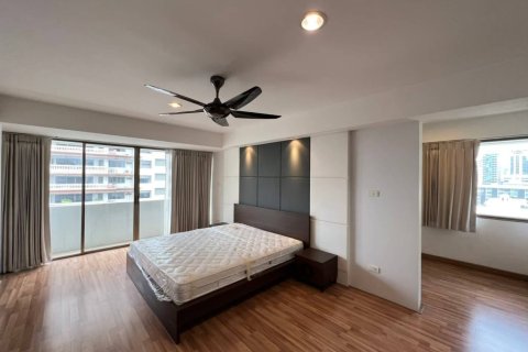 Condominio de 3 dormitorios en Bangkok, Tailandia № 157475 - foto 11