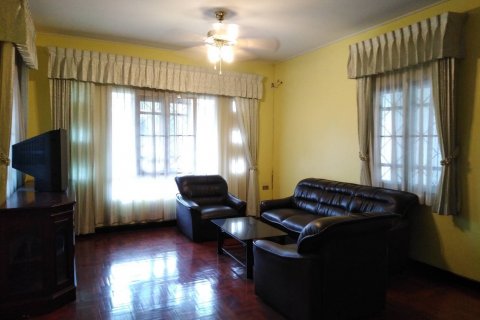 Casa de 4 dormitorios en Pattaya, Tailandia № 54018 - foto 12