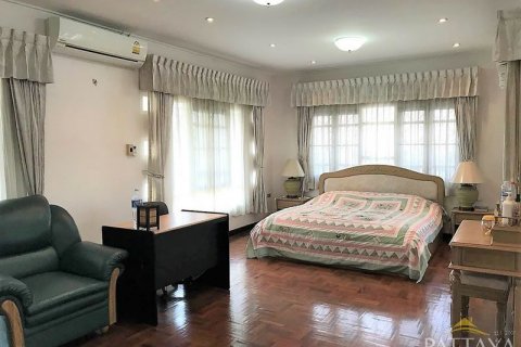 Casa de 4 dormitorios en Pattaya, Tailandia № 54018 - foto 25