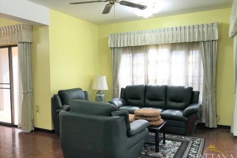 Casa de 4 dormitorios en Pattaya, Tailandia № 54018 - foto 3