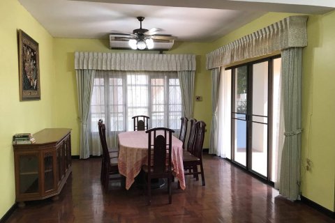 Casa de 4 dormitorios en Pattaya, Tailandia № 54018 - foto 16