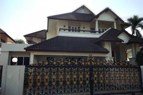Casa de 4 dormitorios en Pattaya, Tailandia № 54018 - foto 14