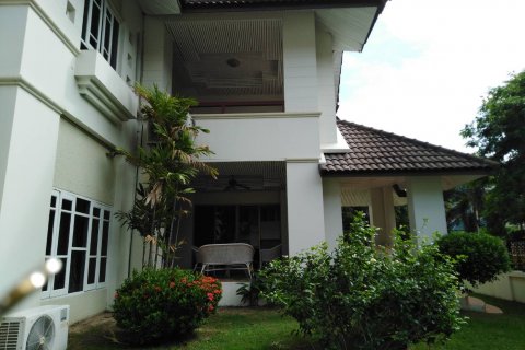 Casa de 4 dormitorios en Pattaya, Tailandia № 54018 - foto 15