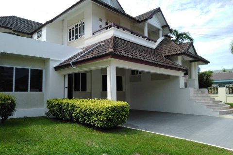 Casa de 4 dormitorios en Pattaya, Tailandia № 54018 - foto 13