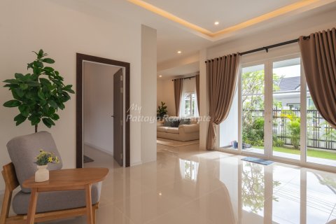 Casa de 3 dormitorios en Bang Lamung, Tailandia № 202284 - foto 7