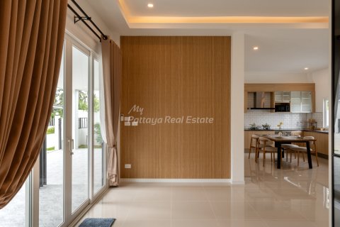 Casa de 3 dormitorios en Bang Lamung, Tailandia № 202284 - foto 4