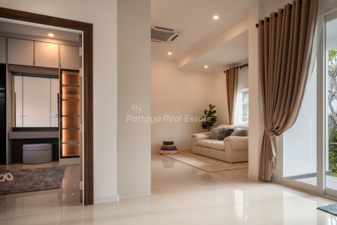 Casa de 3 dormitorios en Bang Lamung, Tailandia № 202284 - foto 17