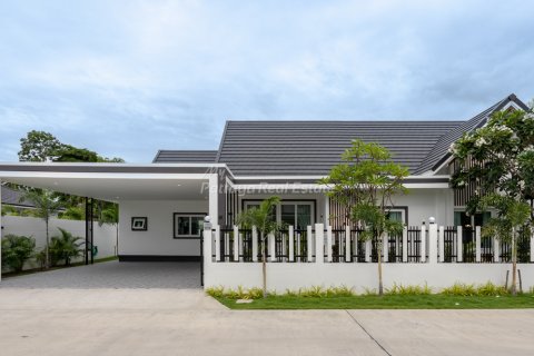 Casa de 3 dormitorios en Bang Lamung, Tailandia № 202284 - foto 2