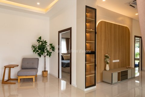 Casa de 3 dormitorios en Bang Lamung, Tailandia № 202284 - foto 3
