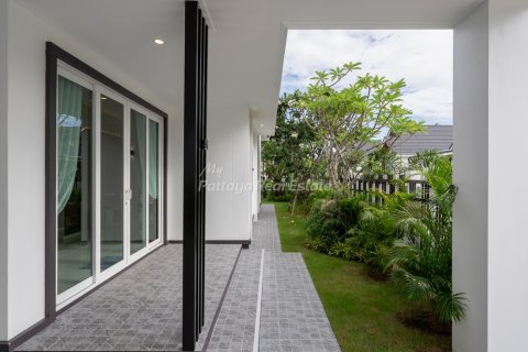 Casa de 3 dormitorios en Bang Lamung, Tailandia № 202284 - foto 11