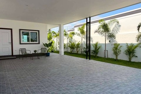 Casa de 3 dormitorios en Bang Lamung, Tailandia № 202283 - foto 4
