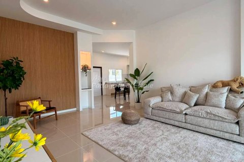 Casa de 3 dormitorios en Bang Lamung, Tailandia № 202283 - foto 12