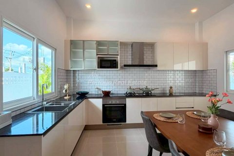 Casa de 3 dormitorios en Bang Lamung, Tailandia № 202283 - foto 10