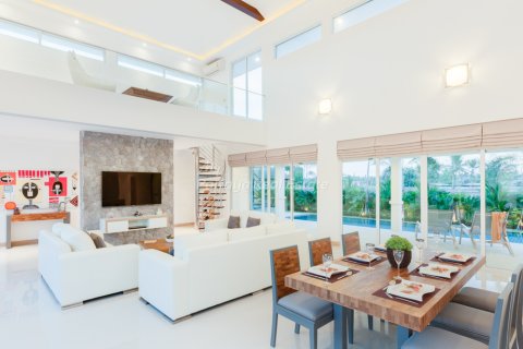 Casa de 3 dormitorios en Bang Lamung, Tailandia № 202281 - foto 4