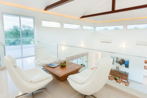 Casa de 3 dormitorios en Bang Lamung, Tailandia № 202281 - foto 8