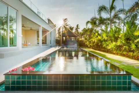 Casa de 3 dormitorios en Bang Lamung, Tailandia № 202281 - foto 2