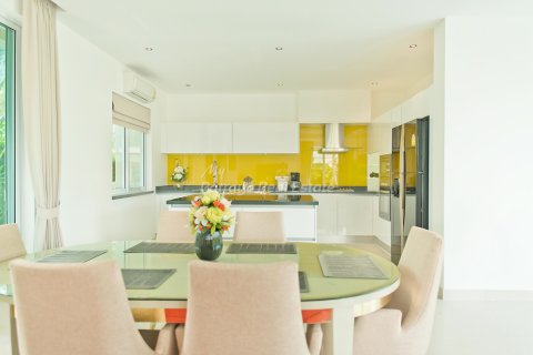 Casa de 3 dormitorios en Bang Lamung, Tailandia № 202278 - foto 17
