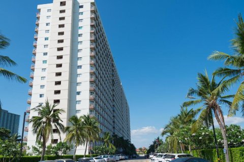 Apartamento de 2 habitaciones en Pattaya, Tailandia № 175629 - foto 18