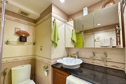 Apartamento de 2 habitaciones en Pattaya, Tailandia № 175629 - foto 12