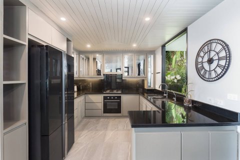 Casa de 5 dormitorios en Phuket, Tailandia № 180389 - foto 18