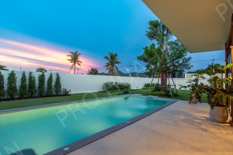 Chalet de 3 dormitorios en Hua Hin, Tailandia № 194868 - foto 16