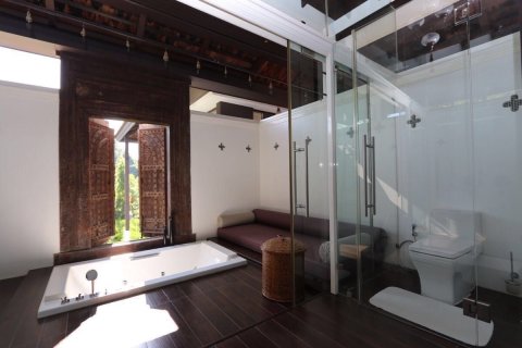 Chalet de 5 dormitorios en Hang Dong, Tailandia № 147958 - foto 17