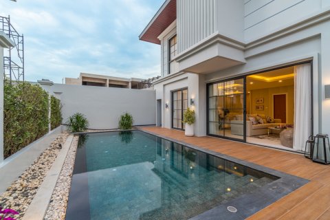 Chalet de 4 dormitorios en Pattaya, Tailandia № 134163 - foto 5