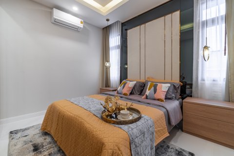 Chalet de 4 dormitorios en Pattaya, Tailandia № 134163 - foto 9
