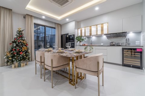 Chalet de 4 dormitorios en Pattaya, Tailandia № 134163 - foto 17