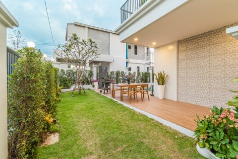 Chalet de 4 dormitorios en Pattaya, Tailandia № 134163 - foto 21