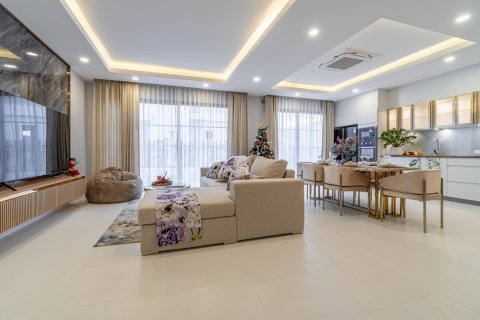 Chalet de 4 dormitorios en Pattaya, Tailandia № 134163 - foto 7